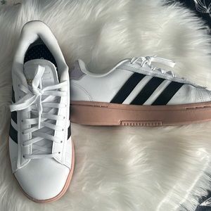 BRAND NEW Adidas Originals Court
